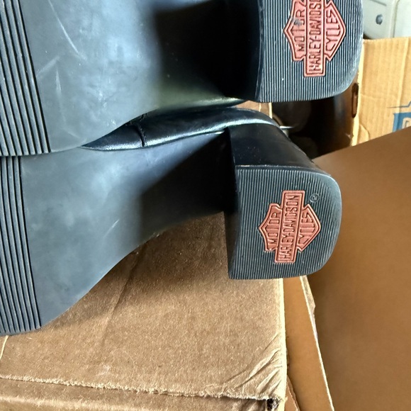 Harley-Davidson Black Heeled Boots with Flame Detail - Picture 5 of 5